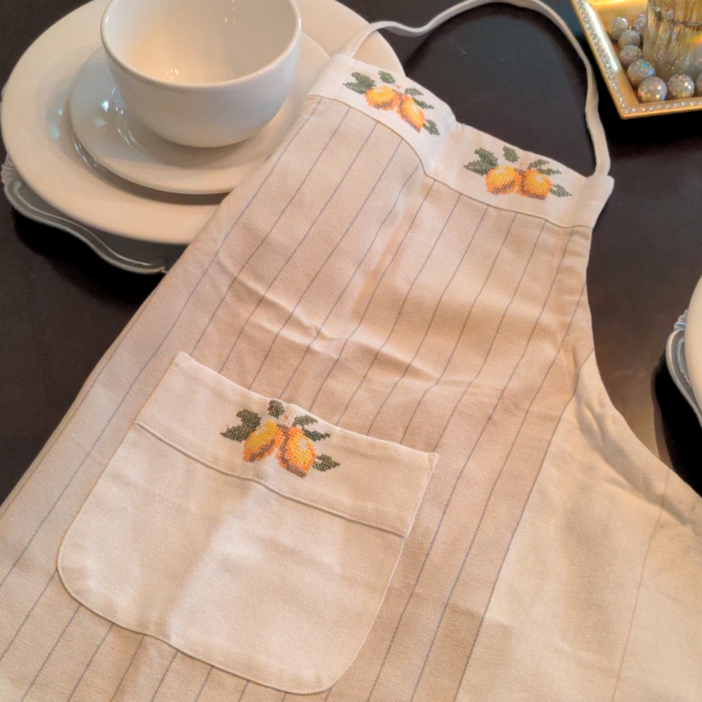 Apron - Picture 1 of 7